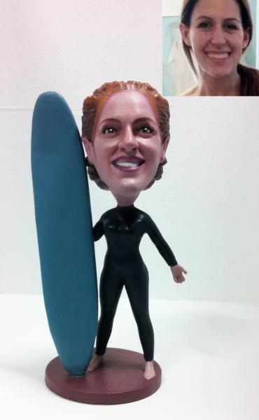 Mujer surfista 30 cm
